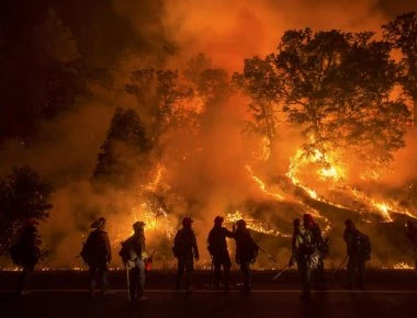 Yπό πλήρη έλεγχο η μεγάλη πυρκαγιά στην Καλιφόρνια – 85 νεκροί, εκατοντάδες αγνοούμενοι